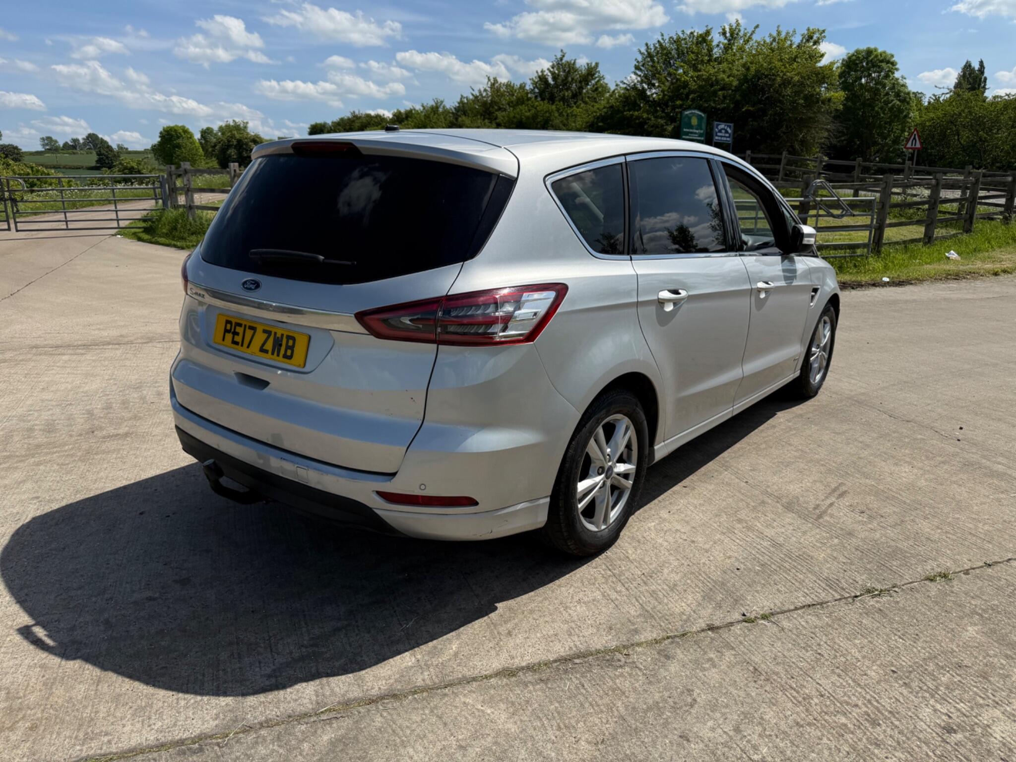 Ford S-Max 2.0 TDCi Titanium Euro 6 (s/s) 5dr — photo 75 of 102